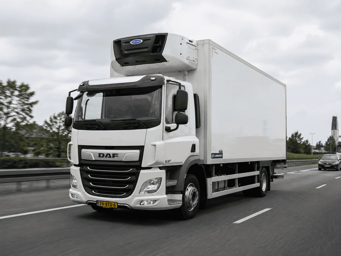 Hoe werkt de btw-stroom bij een koelwagen lease?